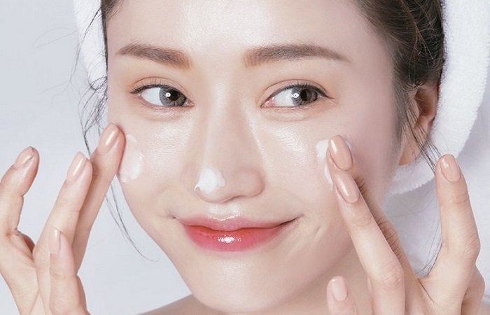 Bạn có nên massage da trong khi rửa mặt không?