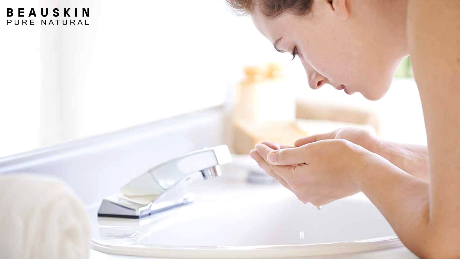 Rửa mặt bằng nước ấm trước khi ngủ có tác dụng gì?