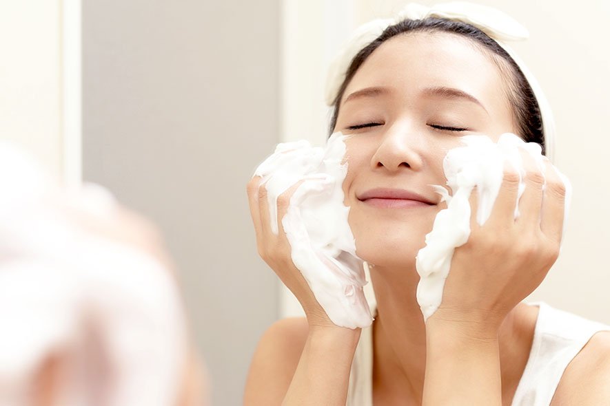 Bạn có biết những sai lầm khi rửa mặt khiến da nhanh xuống cấp? - BlogAnChoi