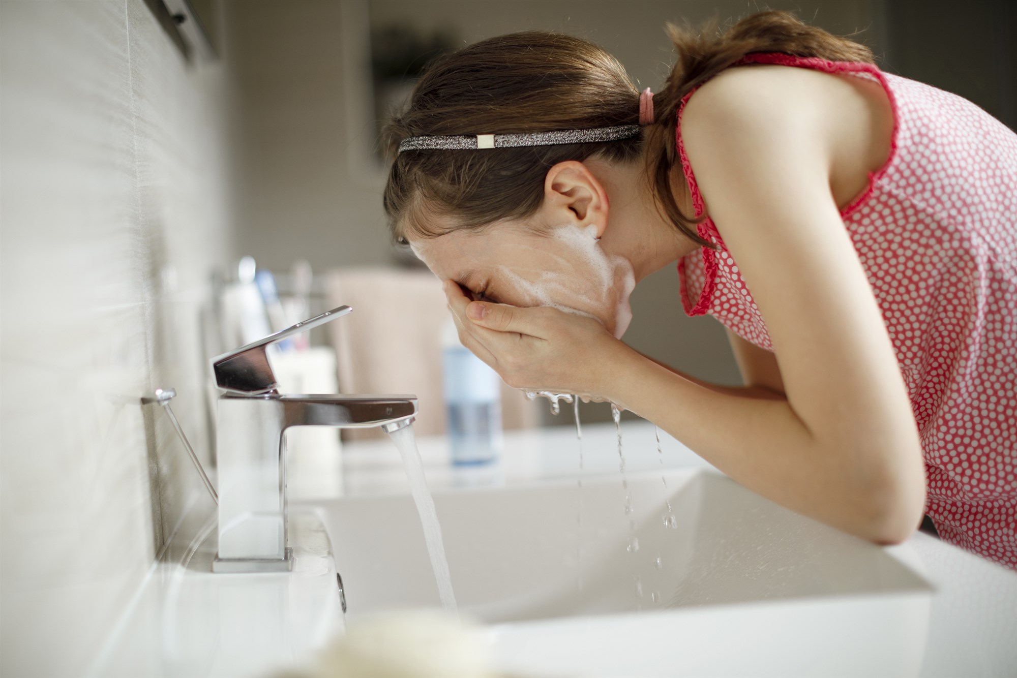 Top 10 sữa rửa mặt cho trẻ em 12 tuổi mà bác sĩ da liễu khuyên dùng - TalkBeauty
