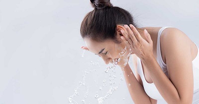 Sữa rửa mặt không tạo bọt giúp bảo vệ lớp màng ẩm tự nhiên của da
