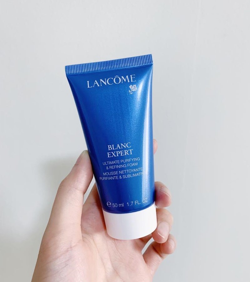 Sữa rửa mặt của Lancome Blanc Expert Foam làm sáng da