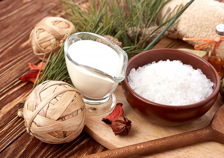 Dưỡng da bằng sữa tươi và muối - tẩy tế bào chết toàn thân bằng muối và sữa tươi - Thực phẩm bảo vệ sức khỏe Dược Hoàng Phúc