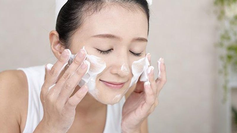 Cách đắp mặt nạ đất sét – Làm sạch da trước khi đắp mặt nạ 